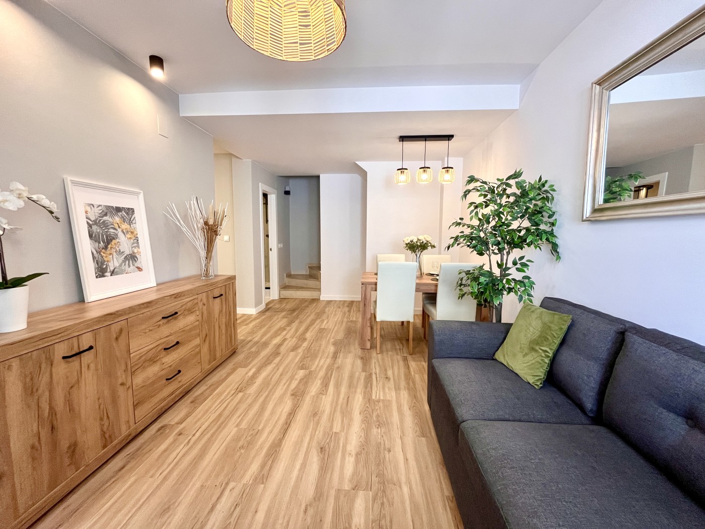 Salon z jadalnią.