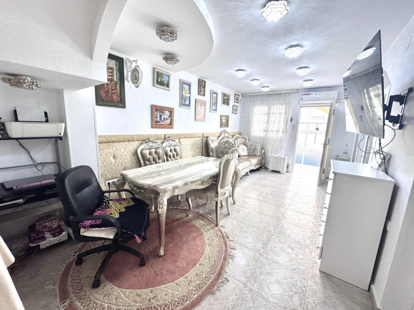 Salon.